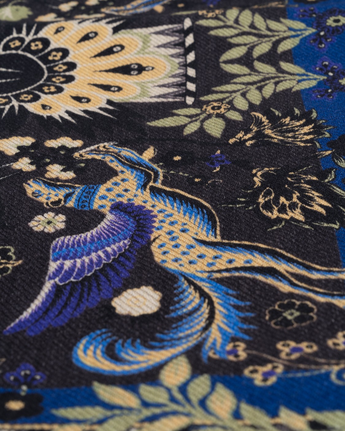 shop ETRO Saldi Mantella: Etro mantella in lana vergine stampata.
Stampa piazzata ramage floreale e animali mitologici.
Composizione: 76% lana vergine, 22% poliestere, 2% poliammide.
Fabbricato in Italia.. 17117 9519-0001 number 1490210